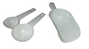 White 2.5oz measuring spoon and scoop set for popcorn machine